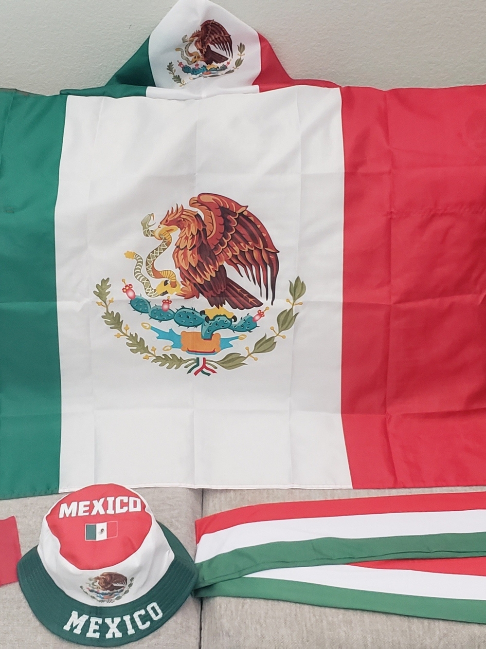 MEXICO 2026 World Cup souvenir fan kit big flag scarf hat - Picture 4 of 7